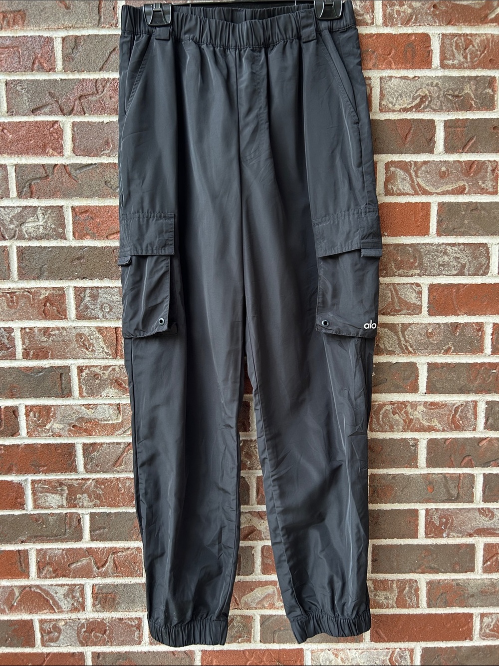 ALO Yoga It Girl Black Women's Cargo Jogger Pants